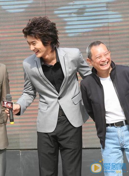 崔始源锅盖狮子头照 崔始源高清写真_崔始源高清剧照