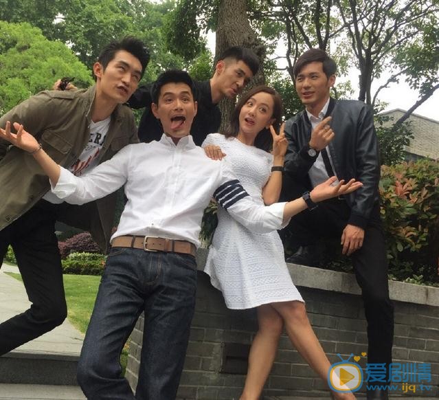 美人为馅幕后搞怪照 杨蓉和四大护法表情逗逼不要颜值