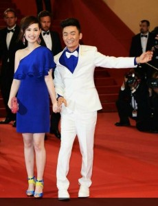 王宝强向马蓉索赔10万精神抚慰金，将亲自出庭