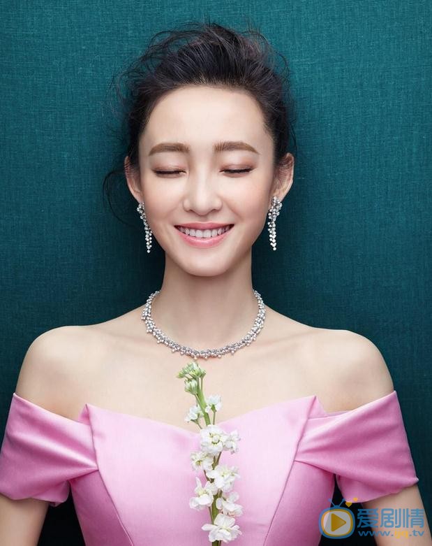王丽坤时尚芭莎杂志照 王丽坤高清写真_王丽坤高清剧照