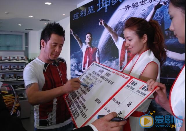 杨坤合照 杨坤高清写真_杨坤高清剧照