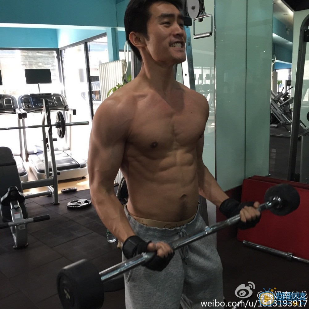 南伏龙健身照
