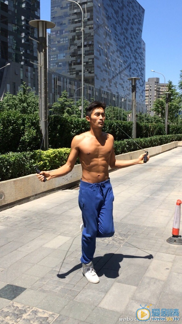 南伏龙健身照 南伏龙高清写真_南伏龙高清剧照