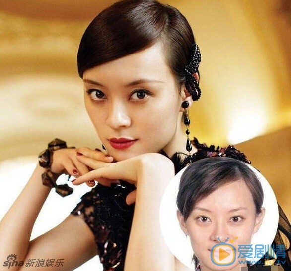 杨幂和男子贴面热聊，亲自涂口红尽显妩媚。盘点当红女星素颜证件照对比