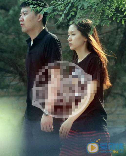  王子文老公是谁？王子文老公刘乐资料 王子文老公和儿子照片曝光 