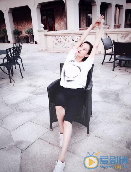 李颖街拍 李颖高清写真_李颖高清剧照