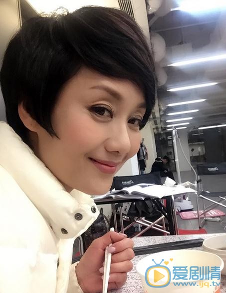 李颖街拍 李颖高清写真_李颖高清剧照