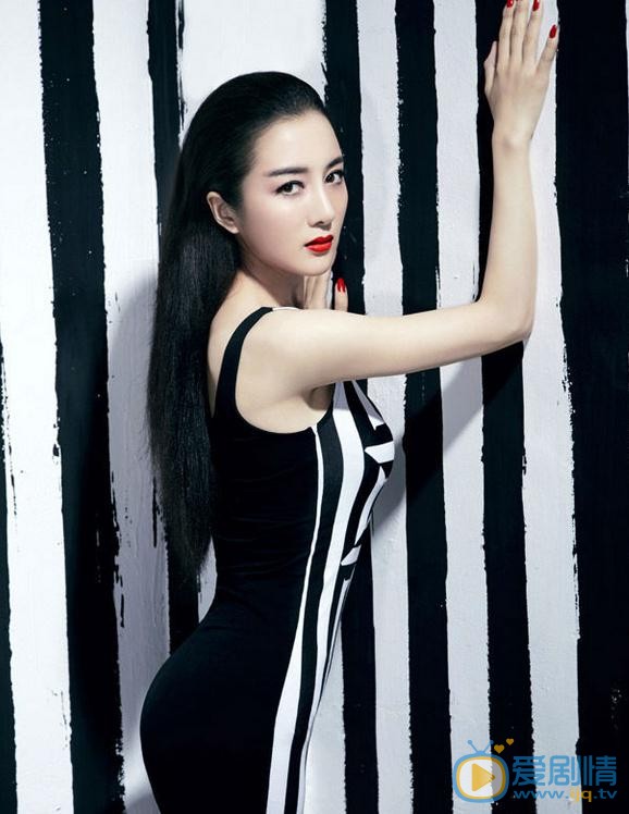 李依晓红唇复古写真 李依晓高清写真_李依晓高清剧照