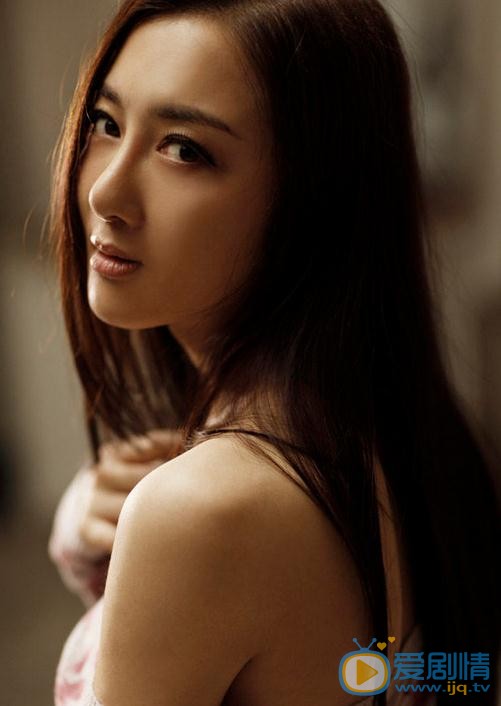 李依晓杂志照 李依晓高清写真_李依晓高清剧照