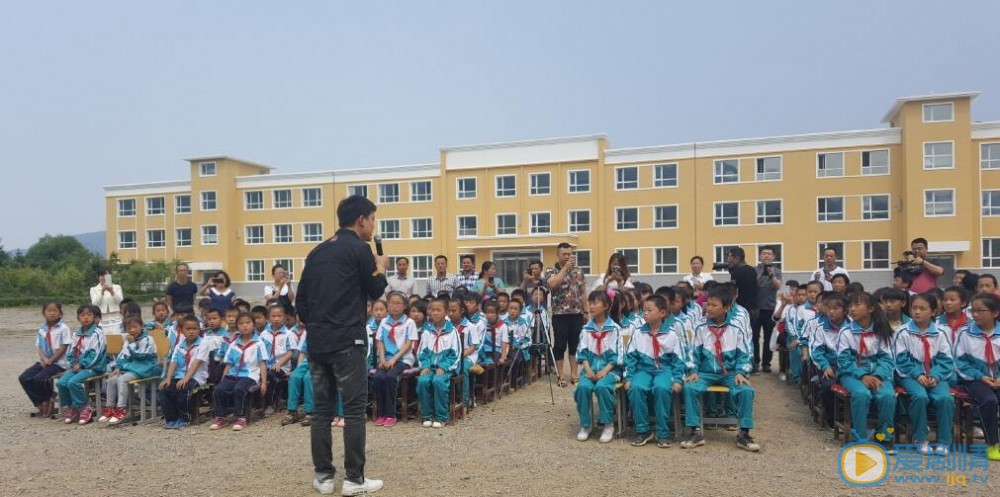 李锐快乐村长 李锐高清写真_李锐高清剧照