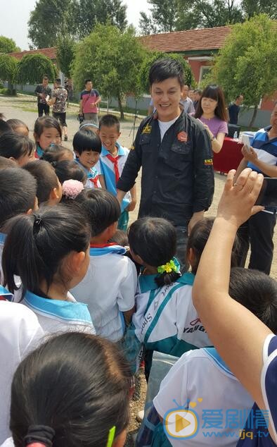 李锐快乐村长 李锐高清写真_李锐高清剧照