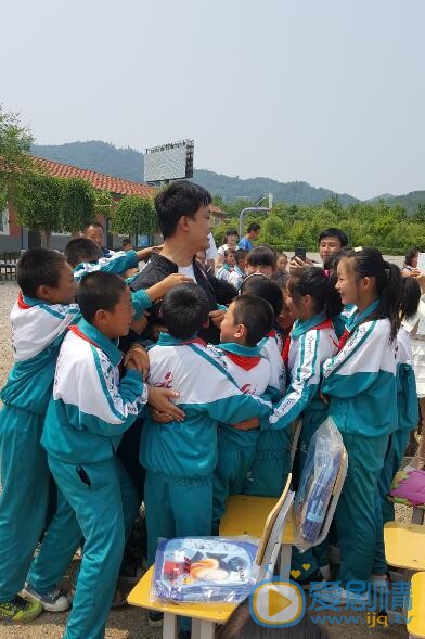 李锐快乐村长 李锐高清写真_李锐高清剧照