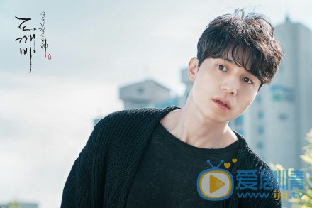 鬼怪剧组首次公开李栋旭剧照 头发凌乱化身阴间使者