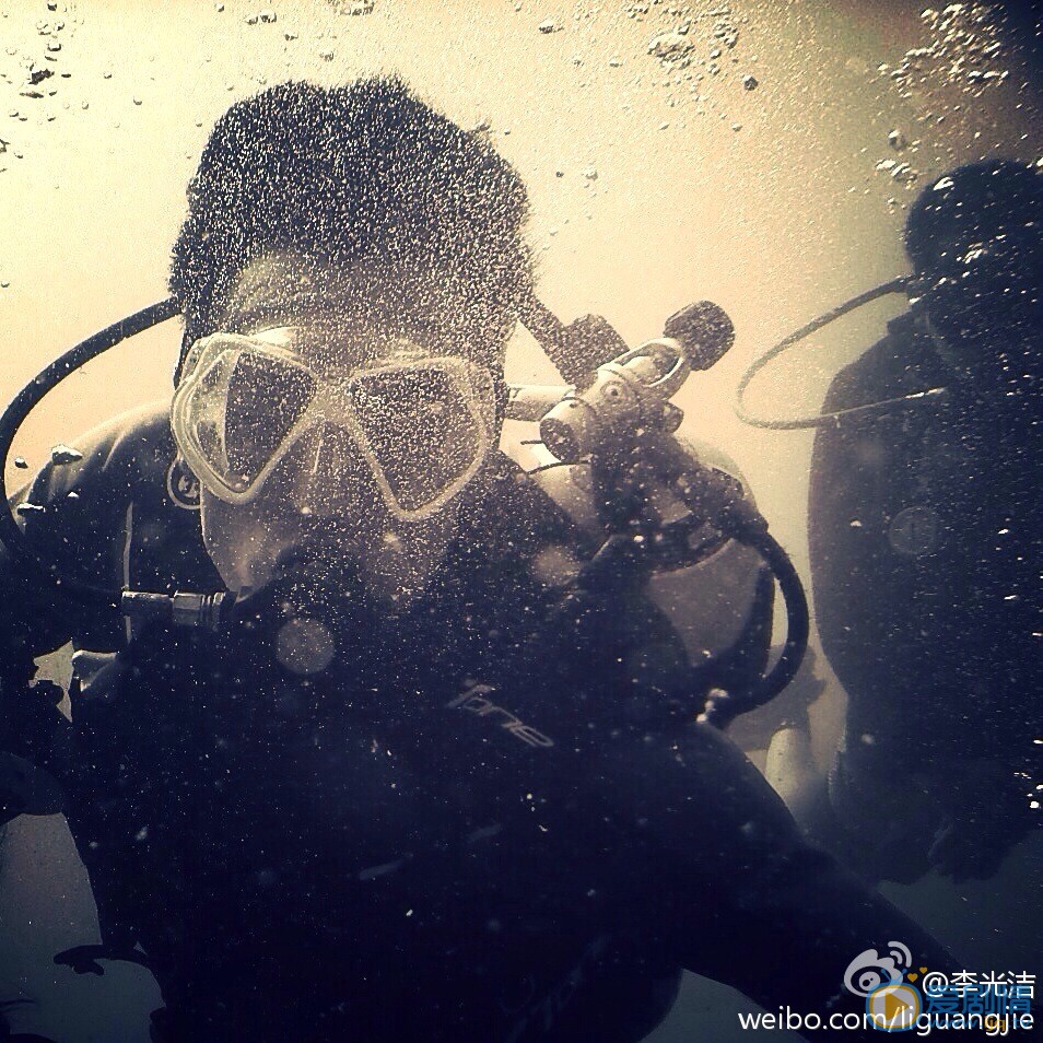 李光洁潜水照 李光洁高清写真_李光洁高清剧照