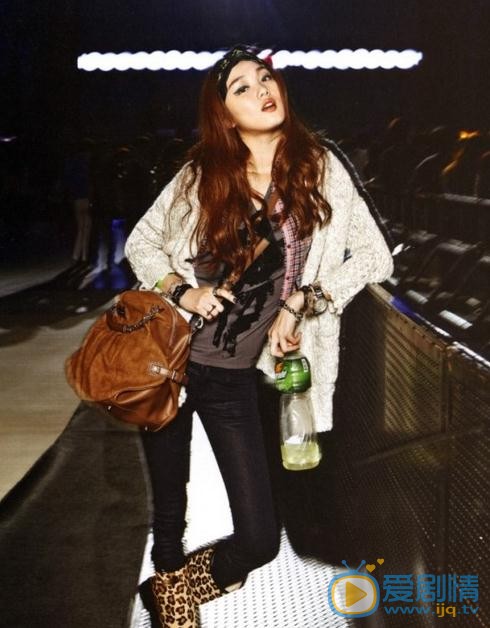 李圣经杂志照 李圣经高清写真_李圣经高清剧照