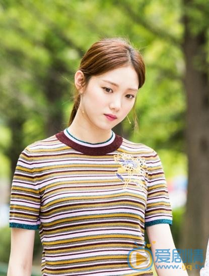 李圣经《Doctors》剧照 李圣经《Doctors》剧照