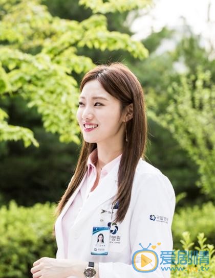 李圣经《Doctors》剧照 李圣经高清写真_李圣经高清剧照