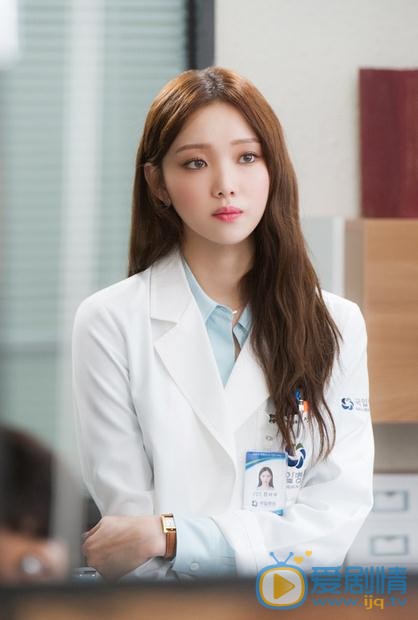 李圣经《Doctors》剧照 李圣经高清写真_李圣经高清剧照