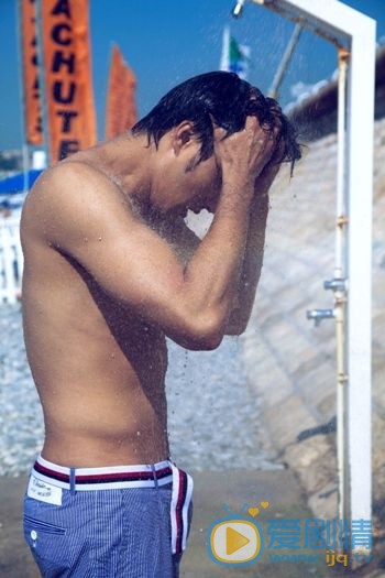 贺军翔性感半裸照 贺军翔高清写真_贺军翔高清剧照
