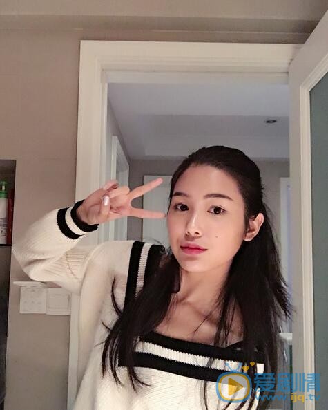 张昊玥搞怪照 张昊玥高清写真_张昊玥高清剧照
