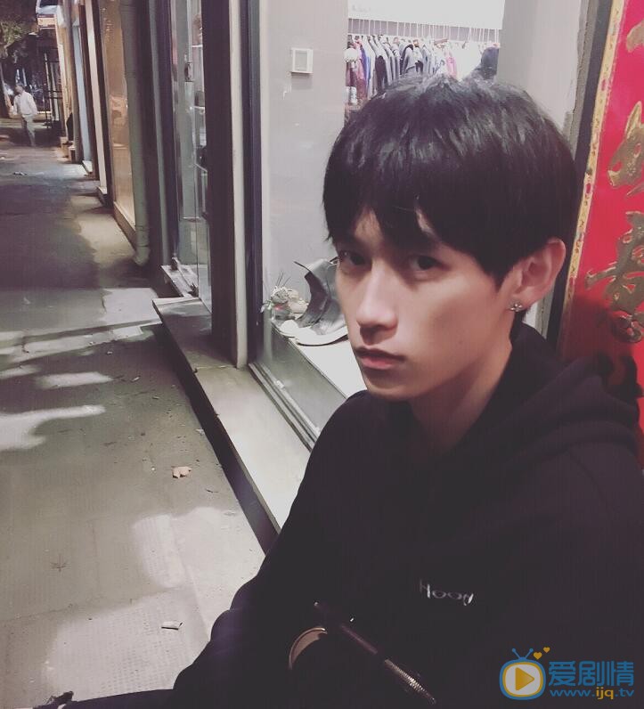 查杰生活照 查杰高清写真_查杰高清剧照