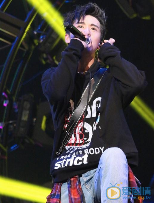 许魏洲“Light”演唱会照 许魏洲高清写真_许魏洲高清剧照