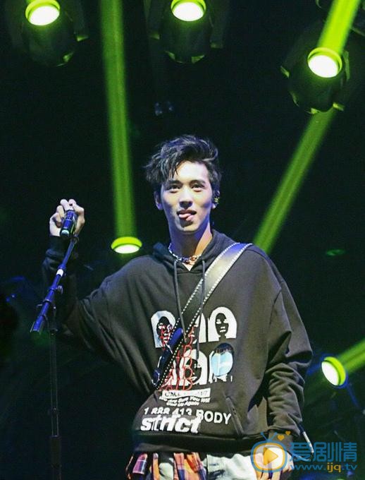 许魏洲“Light”演唱会照 许魏洲高清写真_许魏洲高清剧照
