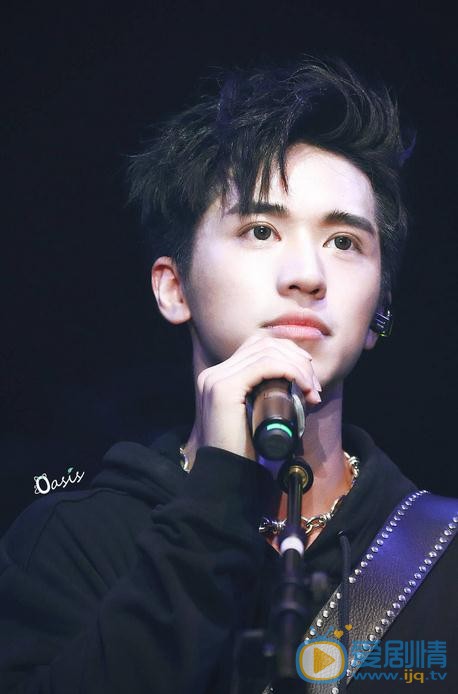 许魏洲“Light”演唱会照 许魏洲高清写真_许魏洲高清剧照