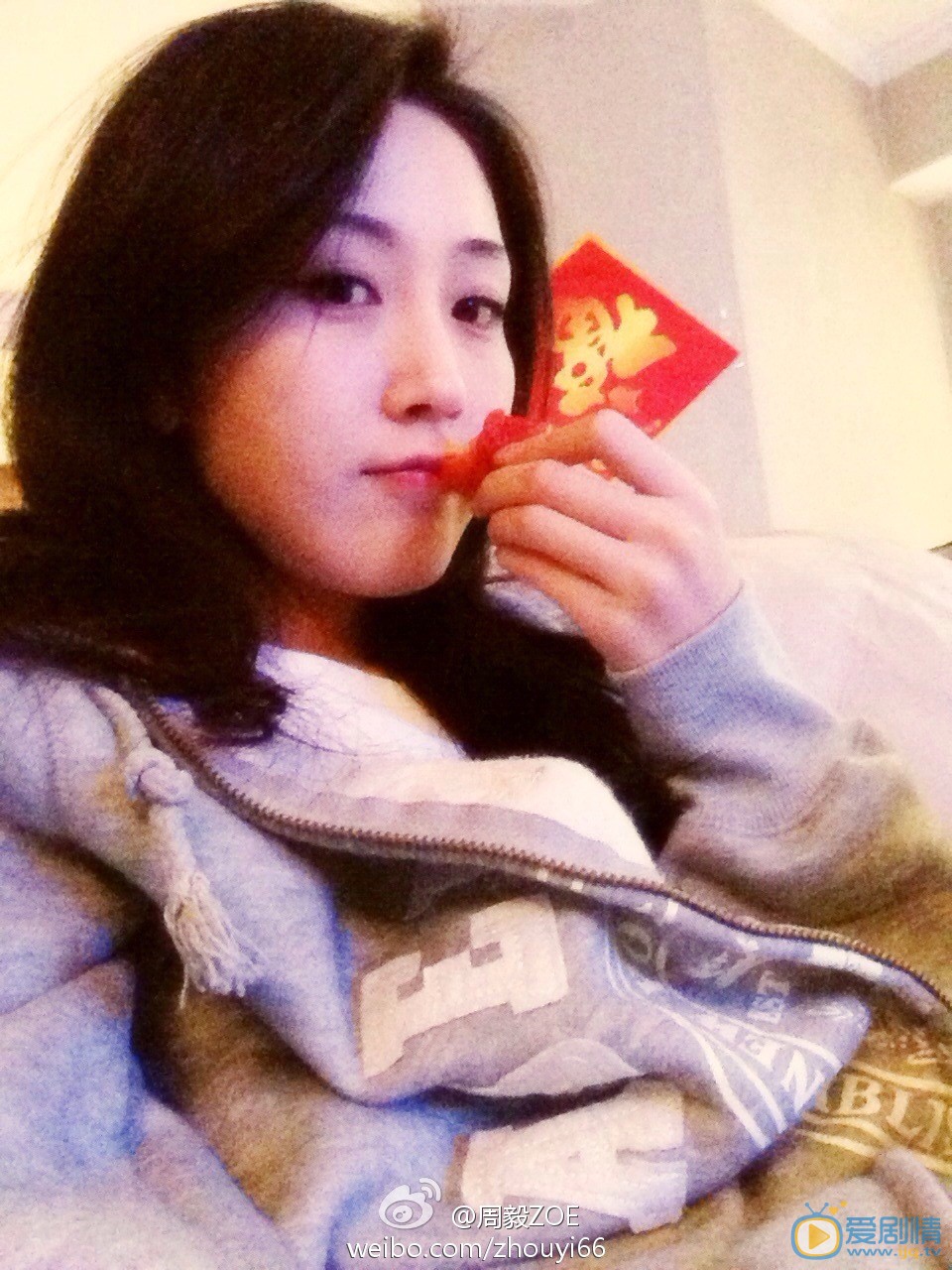 周毅嘟嘴搞怪照 周毅高清写真_周毅高清剧照