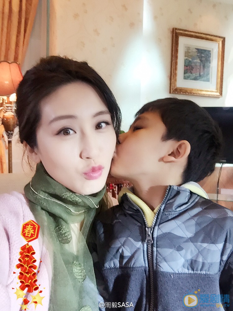 周毅嘟嘴搞怪照 周毅高清写真_周毅高清剧照