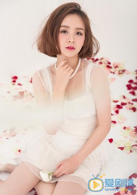 邓莎短发写真 邓莎短发写真