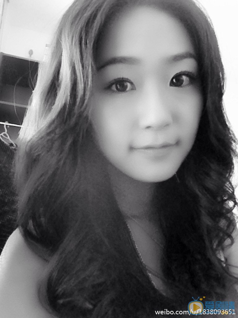 王思思长发淑女照 王思思高清写真_王思思高清剧照