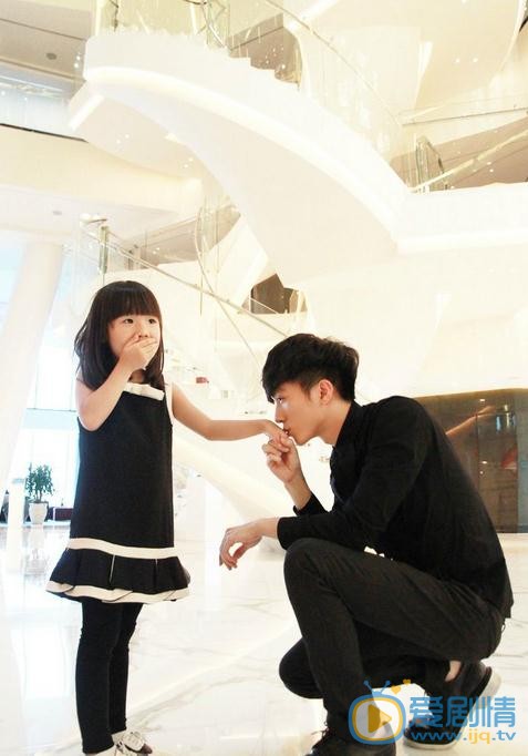 吴大伟和妹妹合照 吴大伟高清写真_吴大伟高清剧照