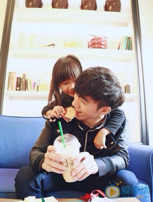 吴大伟和妹妹合照 吴大伟高清写真_吴大伟高清剧照