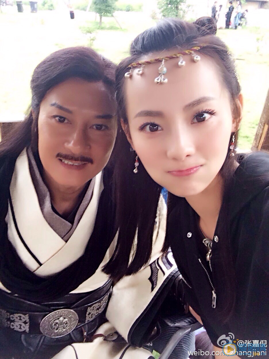 张嘉倪片场照 张嘉倪高清写真_张嘉倪高清剧照