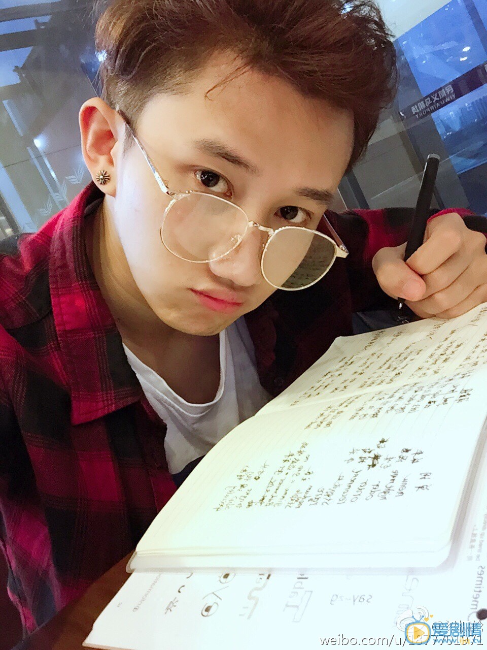 梁振伦文艺眼镜范儿 梁振伦高清写真_梁振伦高清剧照