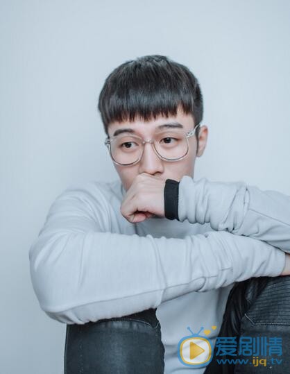 周游九连拍 周游高清写真_周游高清剧照