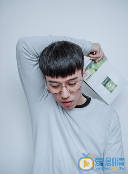 周游九连拍 周游高清写真_周游高清剧照