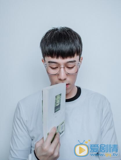 周游九连拍 周游高清写真_周游高清剧照