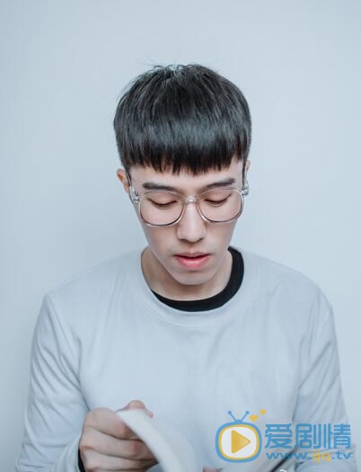 周游九连拍 周游高清写真_周游高清剧照