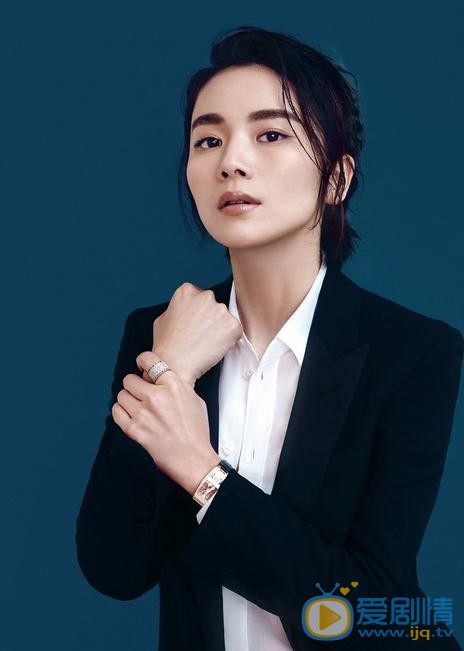 曹曦文西装写真