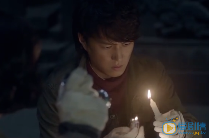 鬼吹灯之精绝古城胡八一盗墓为什么在东南角点蜡烛?“人点烛鬼吹灯”是什么意思?