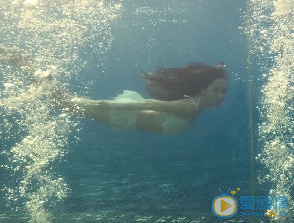 张熙媛水中写真 张熙媛高清写真_张熙媛高清剧照