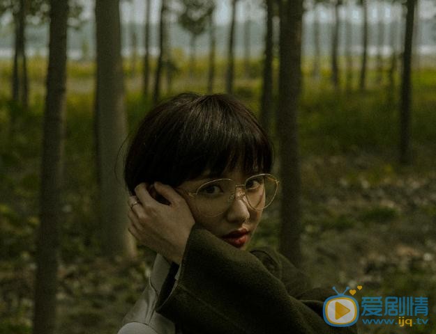 许芳铱森林写真 许芳铱高清写真_许芳铱高清剧照