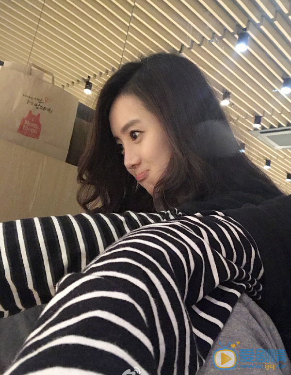 王梓薇卖萌照 王梓薇高清写真_王梓薇高清剧照