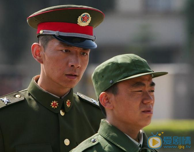 邢佳栋《士兵突击》剧照