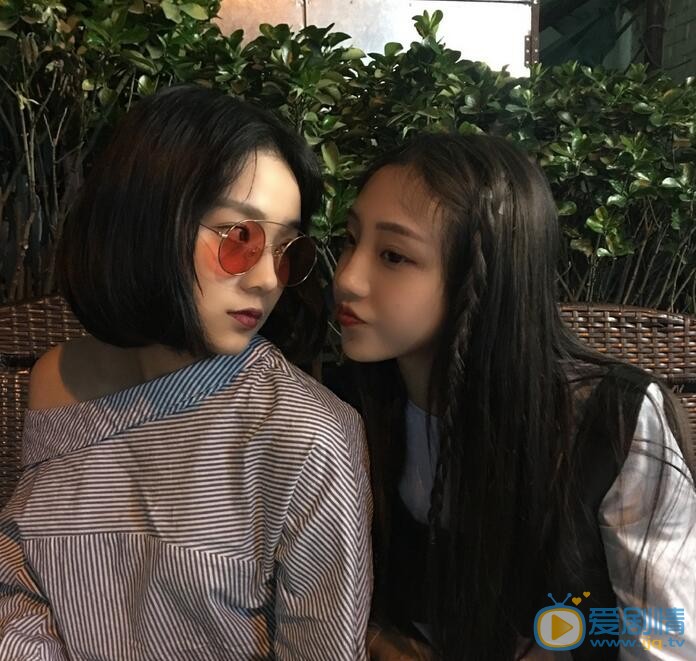 鲁照华朋友合照 鲁照华高清写真_鲁照华高清剧照