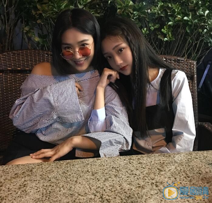 鲁照华朋友合照 鲁照华高清写真_鲁照华高清剧照