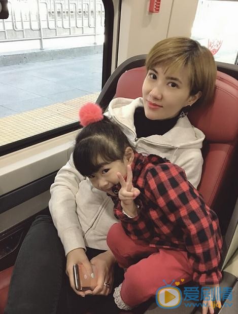边潇潇家人照 边潇潇高清写真_边潇潇高清剧照