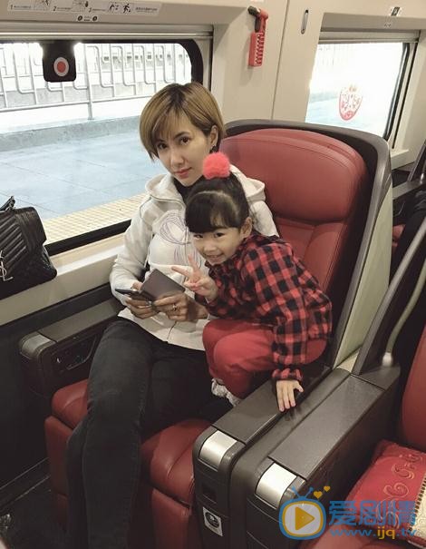 边潇潇家人照 边潇潇高清写真_边潇潇高清剧照